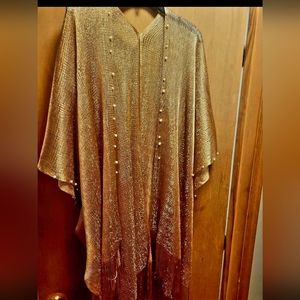 Women's shawl / kimono.        One size fits all ( Gold & White available)